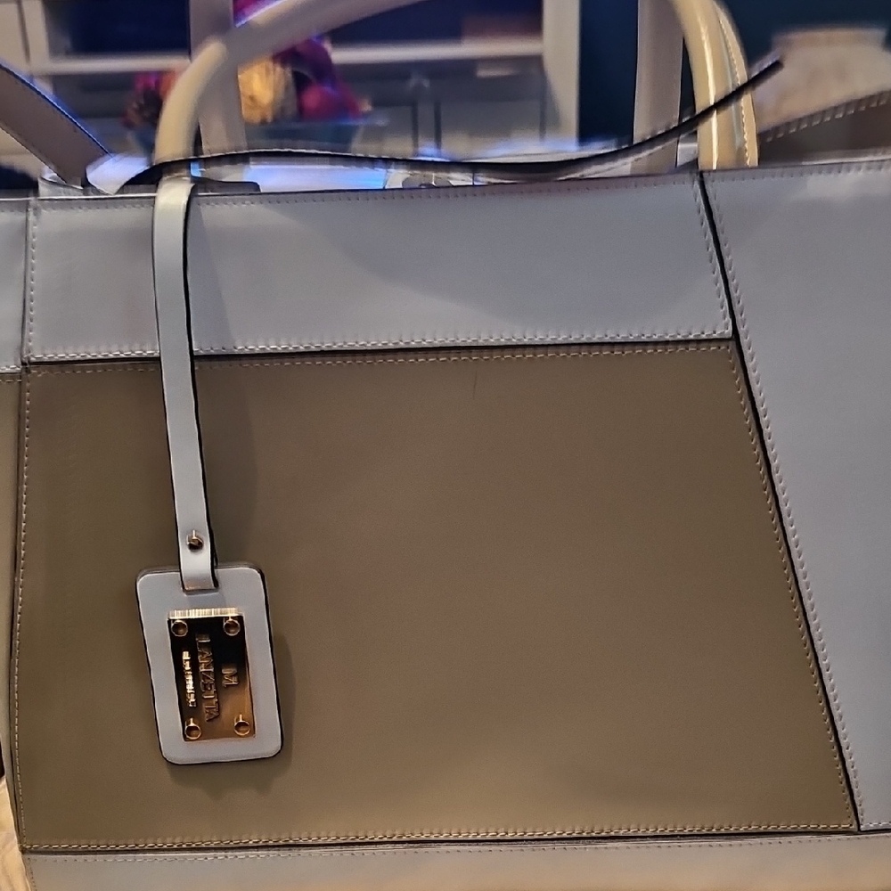 Elegant Two-Tone Leather Tote Bag